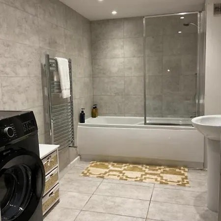 Rock - Free Parking & Wifi Near Centre 아파트 리즈