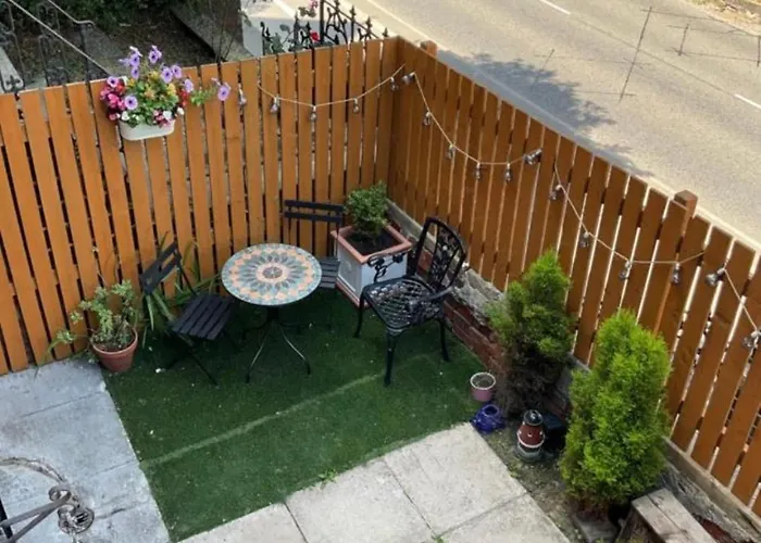 Rock - Free Parking & Wifi Near Centre * Leeds (West Yorkshire)