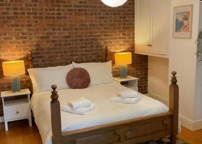 Rock - Free Parking & Wifi Near Centre