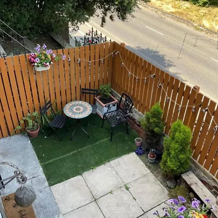 Rock - Free Parking & Wifi Near Centre * Leeds (West Yorkshire)