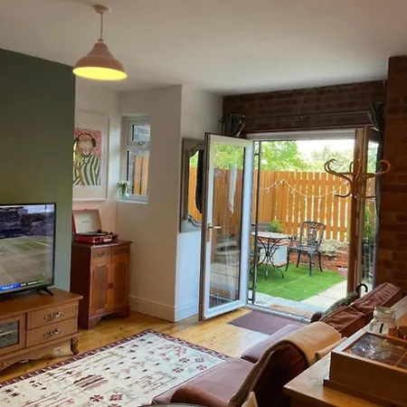 Rock - Free Parking & Wifi Near Centre Apartment *